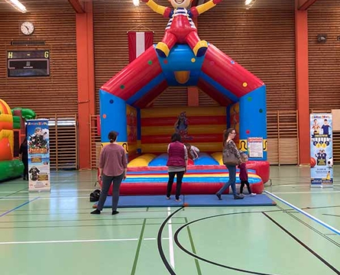 Hüpfburg klatschender Clown mieten Kindergeburtstag