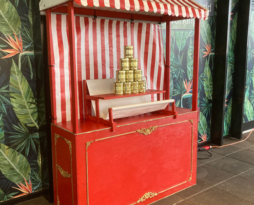 dosenwerfen-mieten-jahrmarktspiel-3 Dosenwurfstand mieten