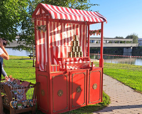 dosenwerfen-mieten-jahrmarktspiel-6 Dosenwurfstand mieten