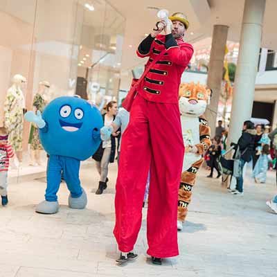 Stelzengeher Christopher buchen