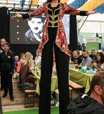 Stelzengeherin buchen